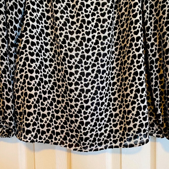 Women's Heart Patterned Blouse - Picture 4 of 15